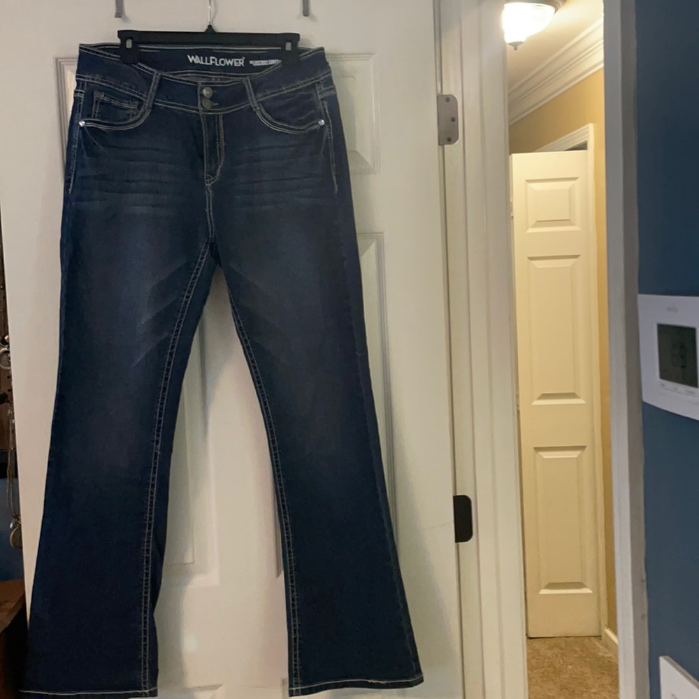 Wallflower- boot cut, curvy fit, 13 regular